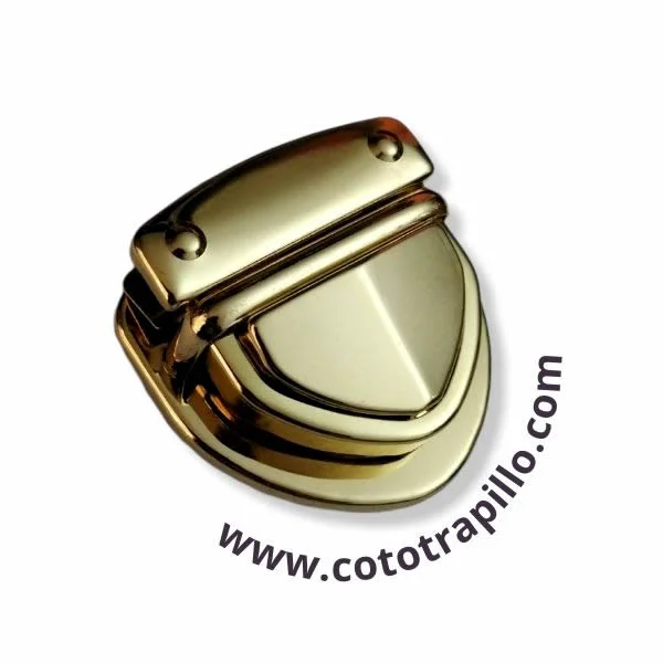 Broche Chapa Triángular Dorado