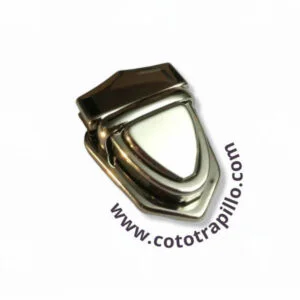 Broche Triangular 35cm Plateado