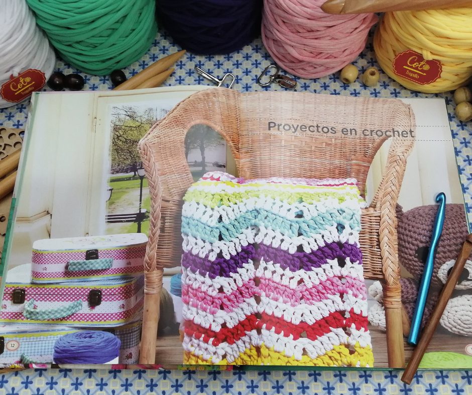 Libro de Trapillo 140 páginas a todo Color tecnicas crochet y 2 palitos